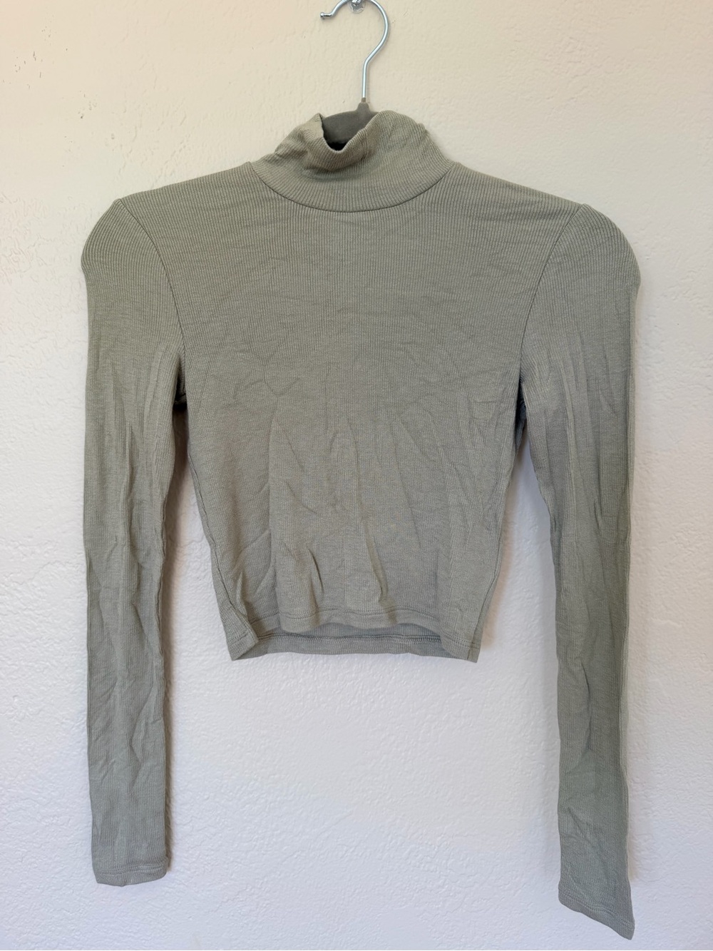 Wilfred Olive Turtleneck Cropped Ribbed Long Sleeve Top